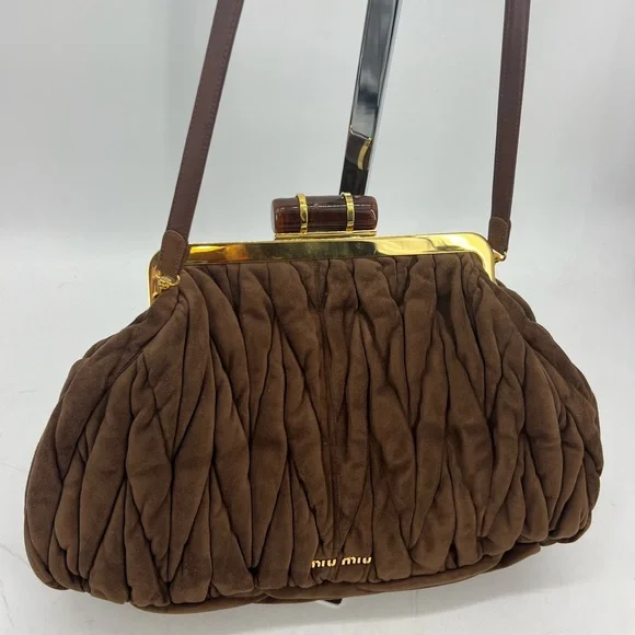 バッグ Miu Miu Archive Kiss Lock Frame Handbag Miu Miu Black Leather Kisslock Frame Satchel Miu Miu | TLC US